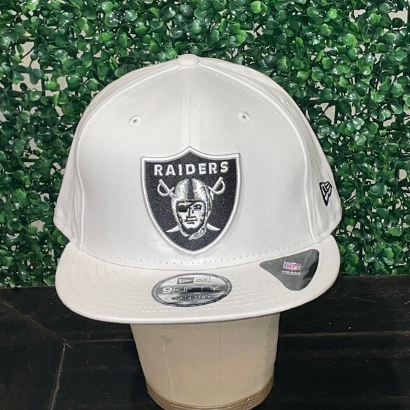 New Era Other - Like new white Raiders hat New Era 9Fifty Snapback